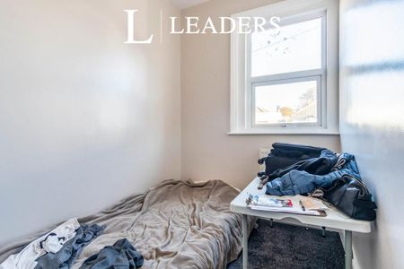 3 bedroom flat to rent - Photo 3