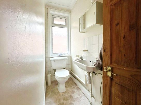 4 bedroom flat to rent - Photo 1