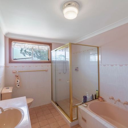 Spacious Light Filled Duplex - Water and Internet Included - Photo 5