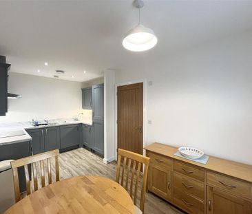 3 bedroom semi-detached house to rent - Photo 6