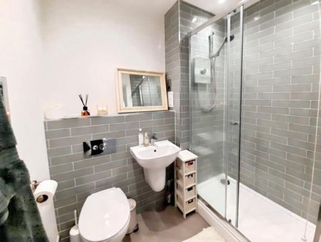 1 BED Apartment To rent - Photo 5