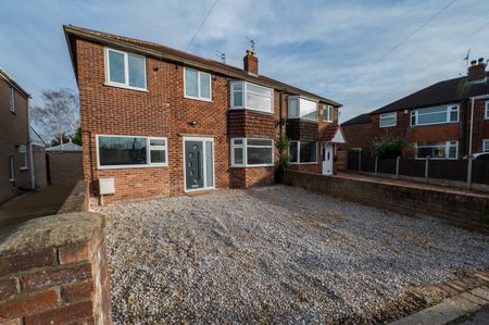 Robin Hood Crescent, Doncaster, DN3 - Photo 3