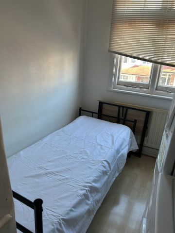 Room in a Shared House, Craignair Road, SW2 - Photo 2