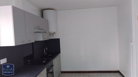 Location Appartement 2 pièces 38m² ST ROMAIN LACHALM 43620 - Photo 2