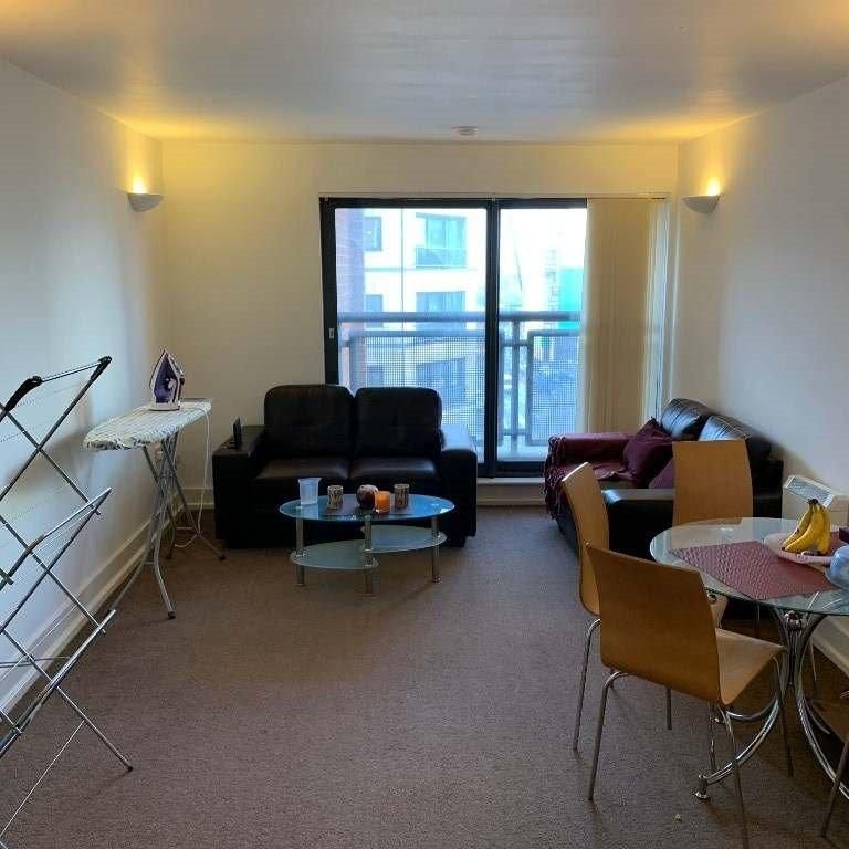 2 bedroom flat to rent - Photo 1