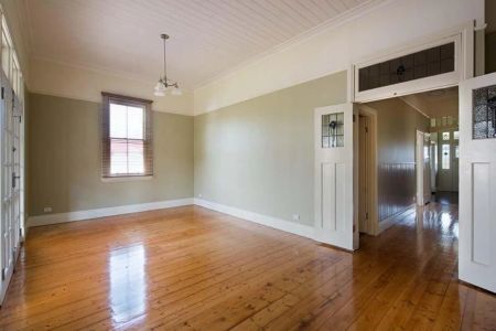 Grand Character Home in the Heart of Harcourt. - Photo 2