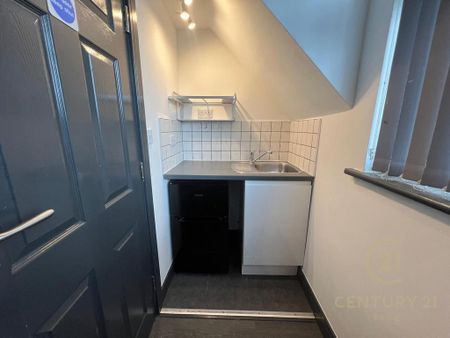 1 bedroom in a house share to rent - Photo 4