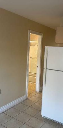 Main e55th ave. 1 floor for rent. - Photo 1