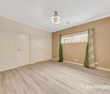 GREAT LOCATION! LARGE FAMILY HOME - Photo 5