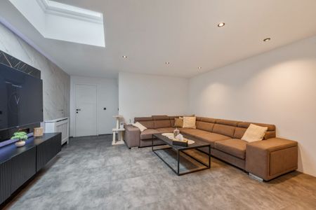 Ruime gerenoveerde eengezinswoning met 5 slaapkamers! - Foto 2