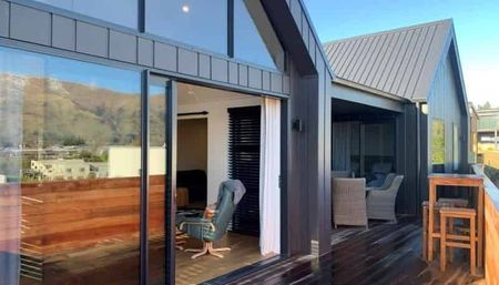 Wanaka Rental with Lake Views - Photo 3