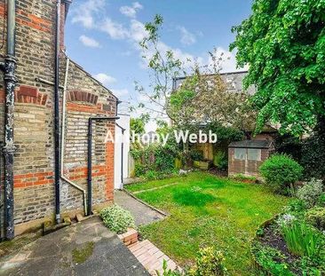 Fox Lane, Palmers Green, London, N13 - Photo 1