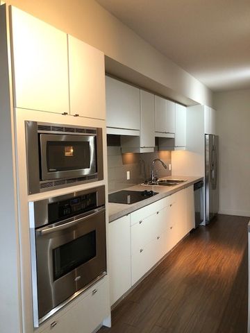 Venu Living at its finest – 1 bedroom plus den - Photo 5