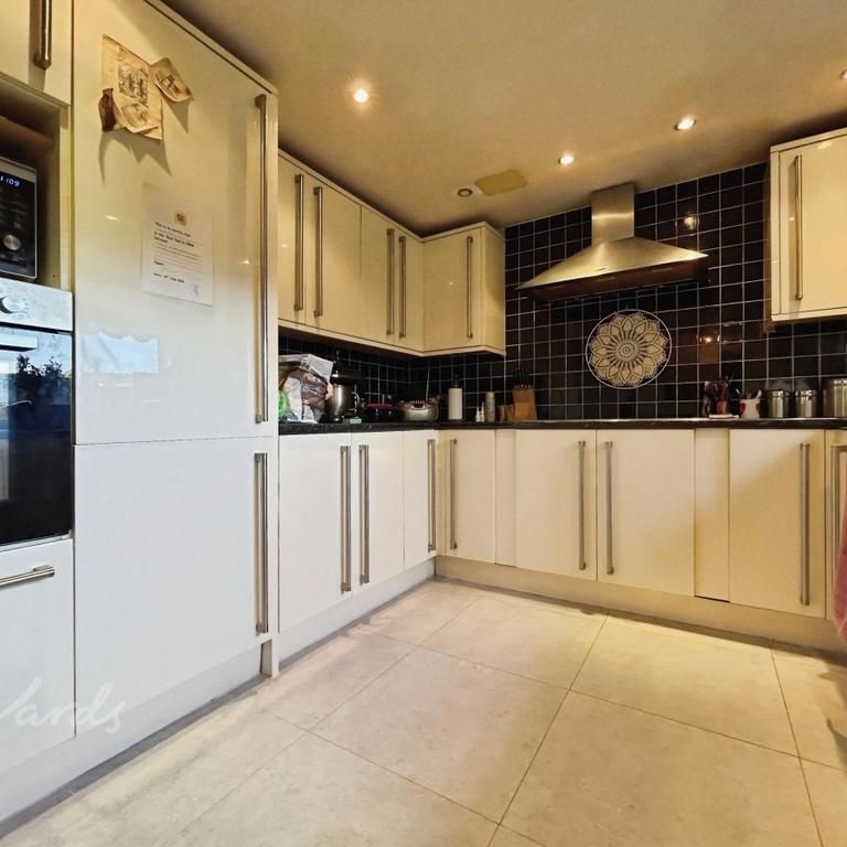 3 bedroom semi-detached house to rent - Photo 1