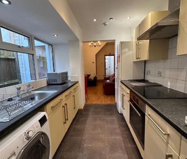 1 bedroom in a house share to rent - Photo 2