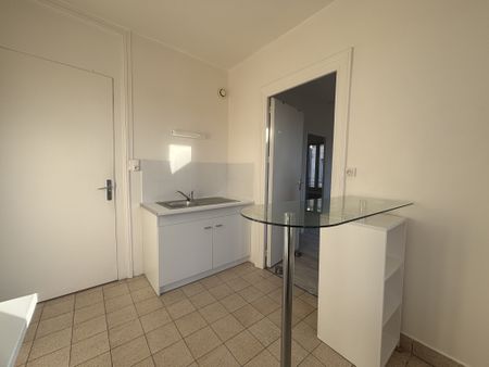 Location Appartement 2 pièces 38m² CHATELLERAULT 86100 - Photo 3