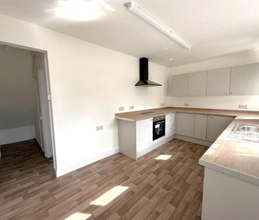 4 bedroom semi-detached house to rent - Photo 1