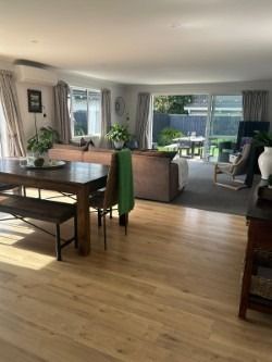 This very tidy 3-bedroom, 2-bathroom home offers comfortable modern living in a quiet no-exit street. - Photo 1