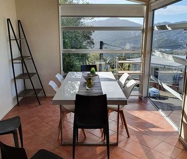 Sunny 4BR Wadestown Haven with Views! - Photo 3