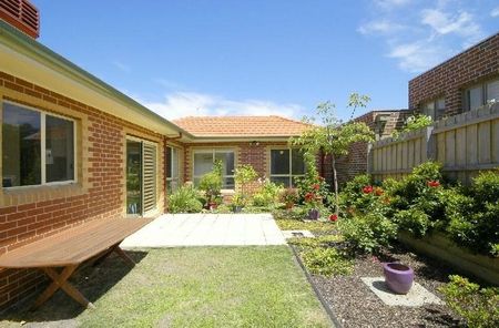 Large 2 Bedroom Unit - Additional Room/Study - Photo 3