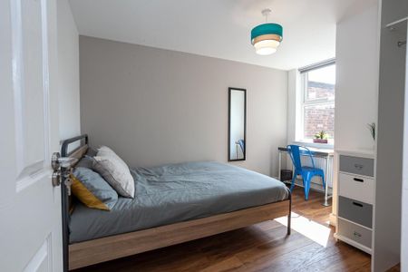 6 bedroom terraced house to rent - Photo 4