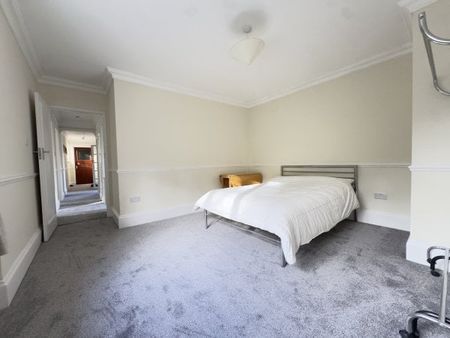 Withdean Court, Preston Park, BN1 6RN 3 bedroom apartment to rent - Photo 3