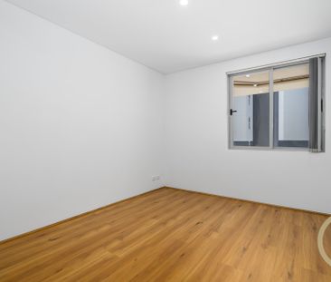 First Floor Apartment with A&sol;C Located in CBD - Photo 6