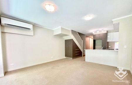 The Most Popular Layout - Two Ensutie, Two Balconies Townhouse - Photo 2