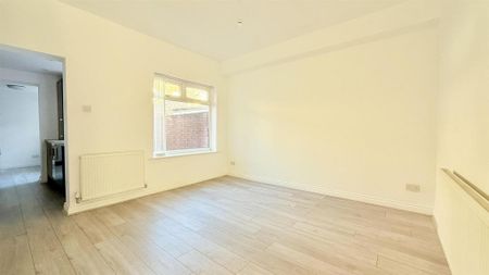 3 bedroom terraced house to rent - Photo 3
