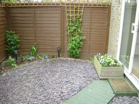 1 bedroom semi-detached house to rent - Photo 2