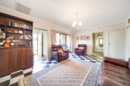 10 Monbulk Court, Cheltenham - Photo 3