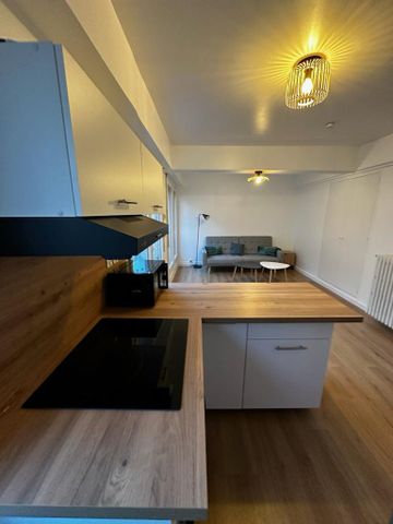 Location Appartement 1 pièce 25m² COURBEVOIE 92400 - Photo 2
