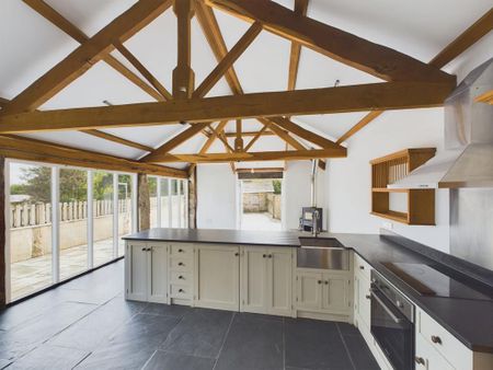 2 bedroom barn conversion to rent - Photo 2
