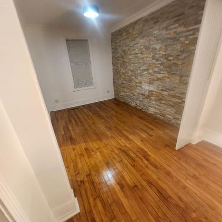 Appartement_Rez-de-chaussée avec cour_Verdun_Dispo maintenant! - Photo 3