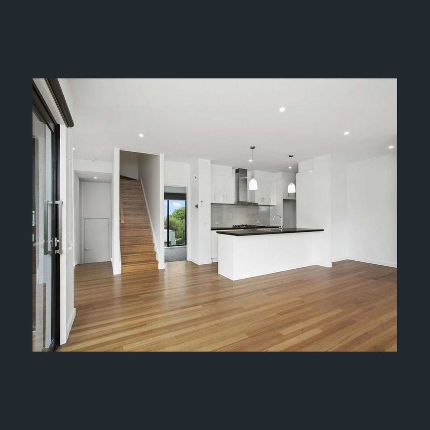 MODERN FOUR BEDROOM TOWNHOUSE - Photo 1