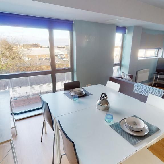 1 bedroom in a flat share to rent - Photo 1