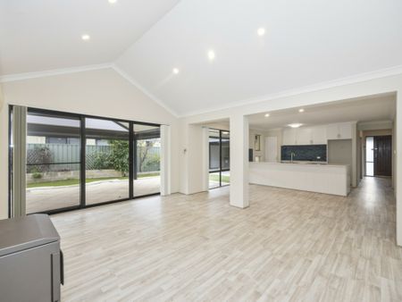 Stunning 4-Bedroom Family Home � Prime Location - Photo 2