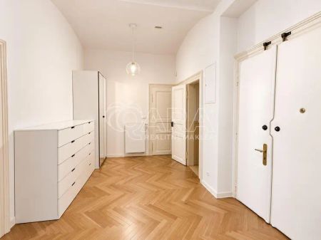 Nabízíme k pronájmu krásný prostorný byt 3+kk 107 m - Fotografie 2