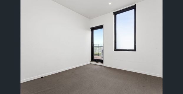 Beautifully designed two-bedroom, two-bathroom apartment - Photo 1