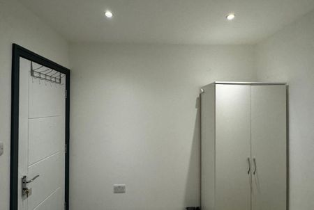 Double room available in Eltham - Photo 4