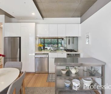 “ULTIMATE TOWN RESIDENCE – 2 X ENTERTAINING BALCONIES” - Photo 6