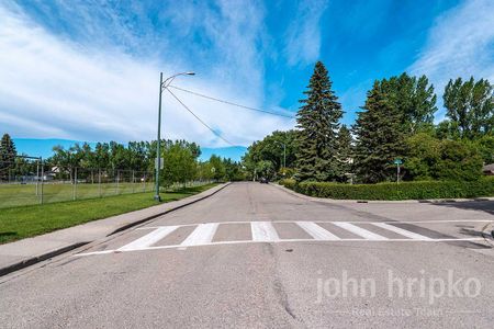 3807 25 Avenue Southwest, Calgary - Photo 2