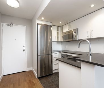 798 Richmond Street West - Photo 2