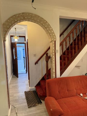 4 bedroom semi-detached house to rent - Photo 3