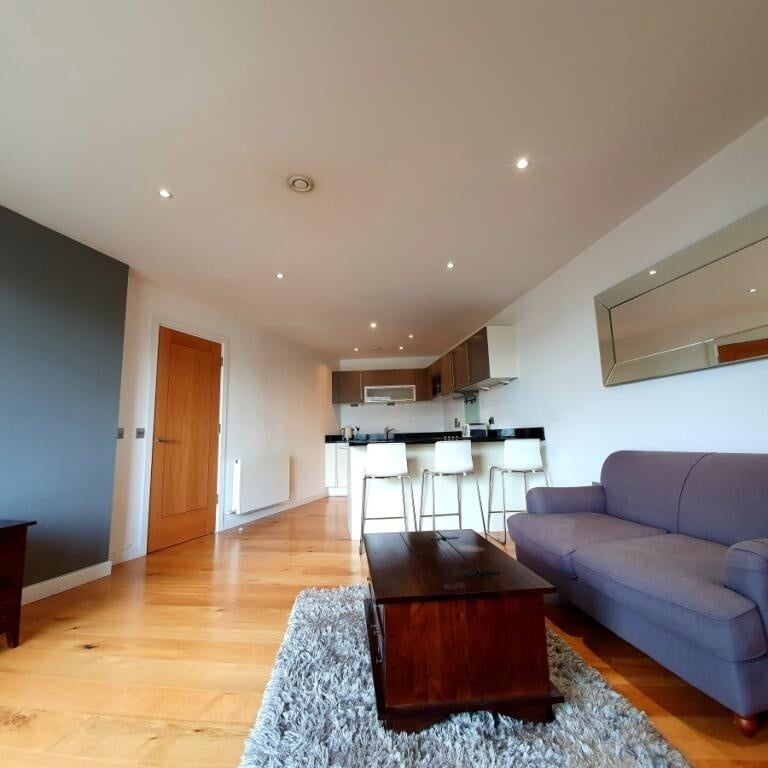 2 Bed Flat, Harrier, SW11 - Photo 1