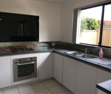 Well Presented Rear Unit - Photo 3