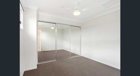 Spacious Dual Living Family Home in Ormiston - Photo 2