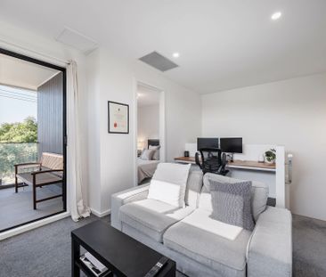 Stylish, Low-Maintenance Townhouse in Prime Location - Photo 3