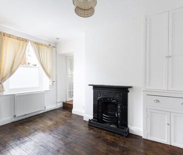 2 Bed Flat - Photo 2
