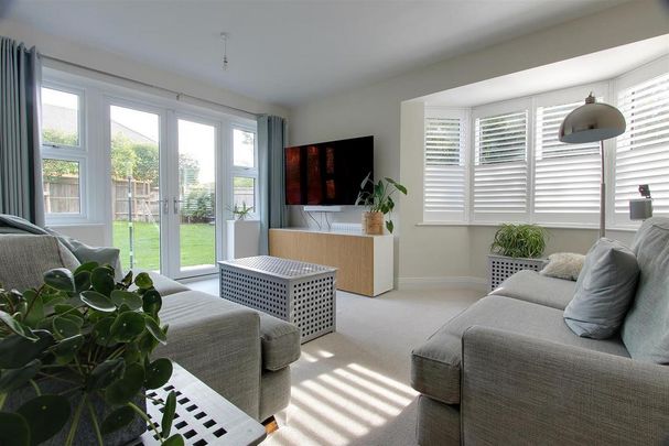 4 bedroom detached house to rent - Photo 1